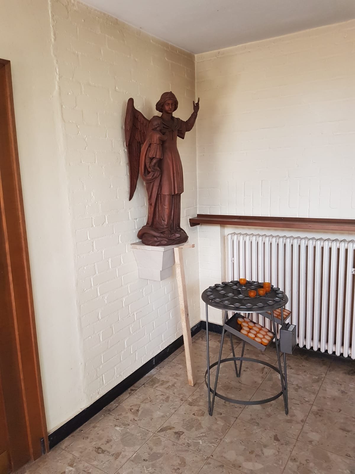 Schutzengel aus dem profanierten Hauptschiff von St. Konrad an der Friedhofskapelle Werne